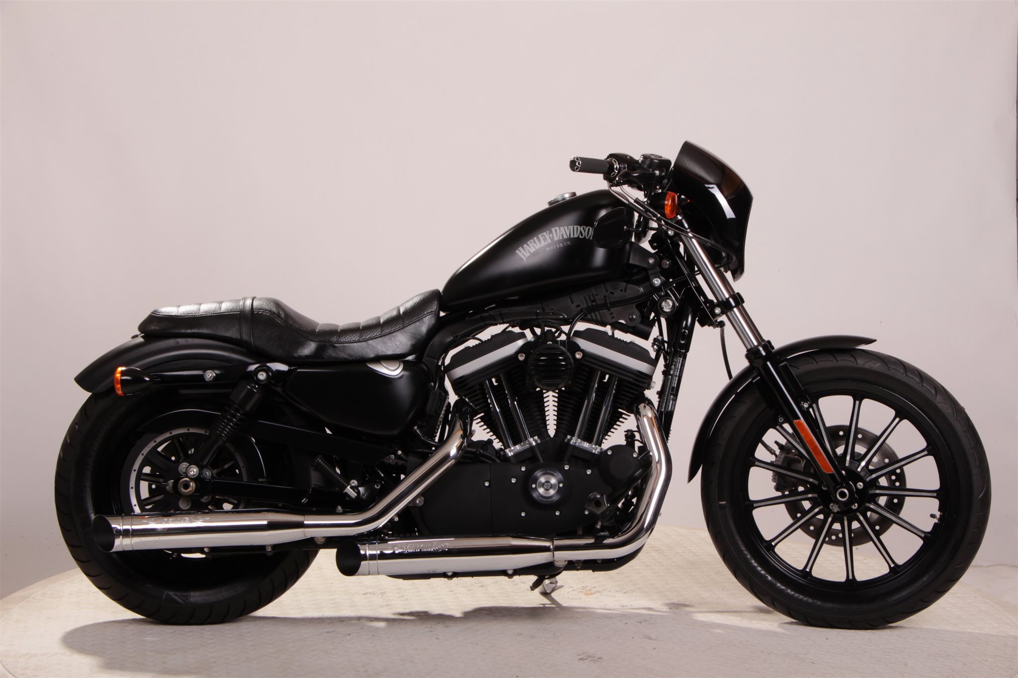 Harley-Davidson Sportster XL 883 N Iron Motorrad, gebraucht